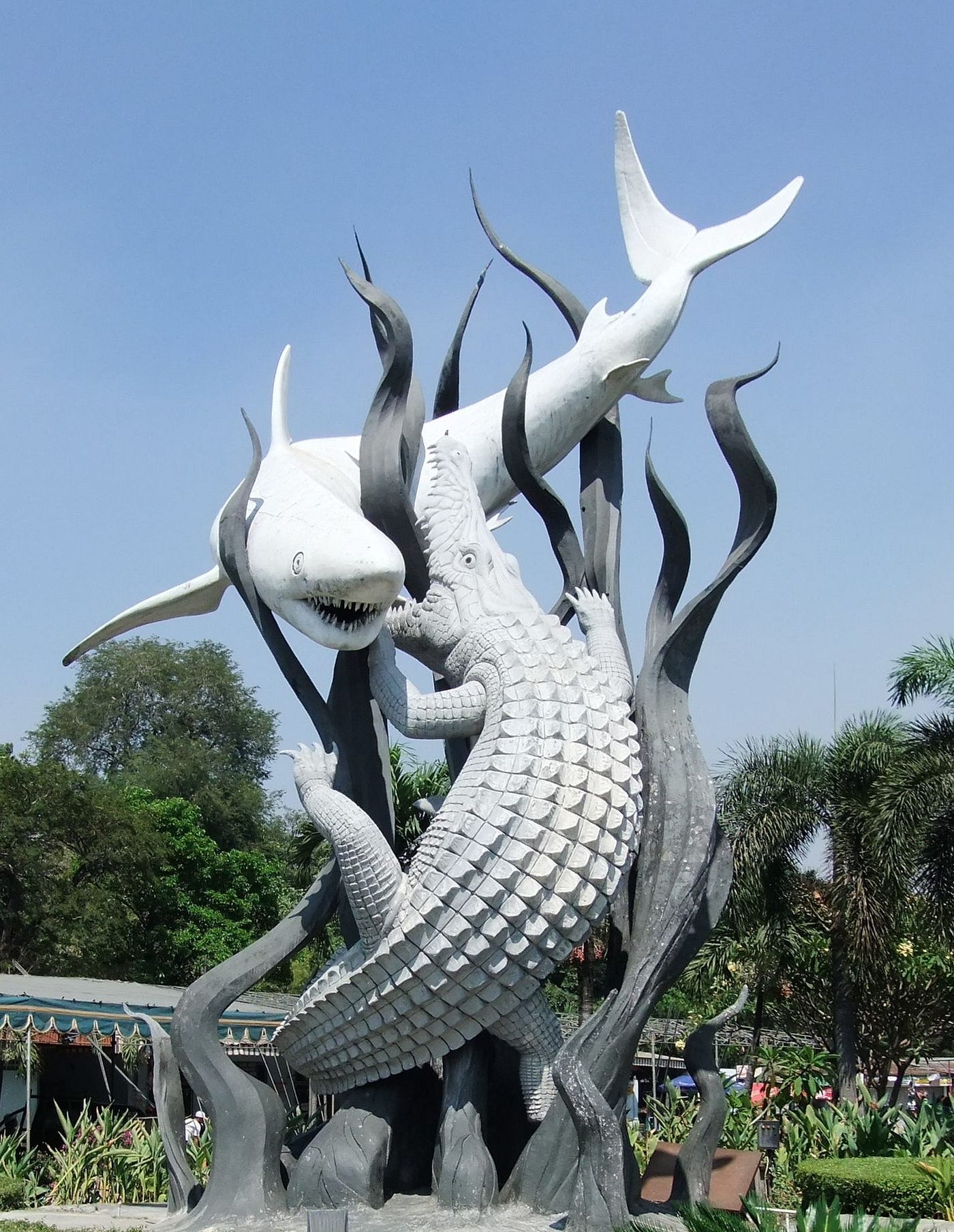 tugu surabaya